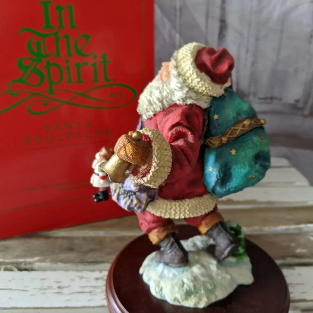In‎ The Spirit Santa Sculpture Cast Figurine Christ